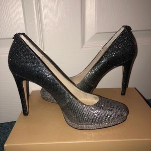 ✨NWT✨ Michael Kors Black & Silver Ombré Heels